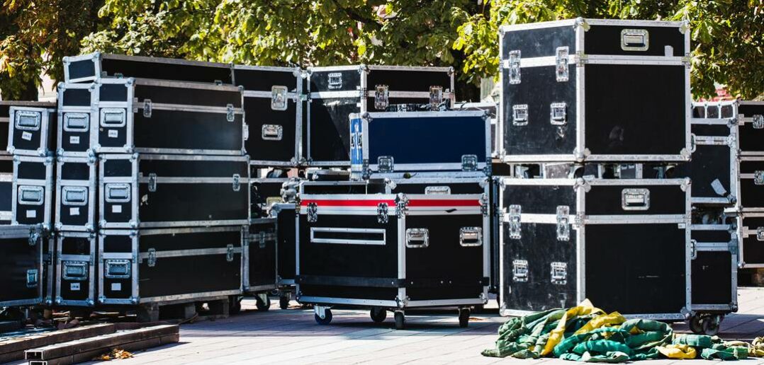 Backstage bei Konzerten arbeiten: Wie man Backstage kommt, was man verdient und was man dafür tun muss (Foto: AdobeStock - kkolosov)