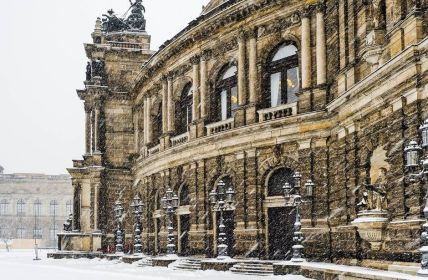 Sächsische Staatsoper Dresden präsentiert vielfältiges Programm für die Spielzeit (Foto: AdobeStock - Torsten Becker 234875832)